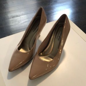 Pointy toe nude heel